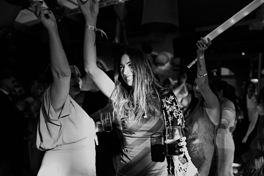 Invitadas bailando BW